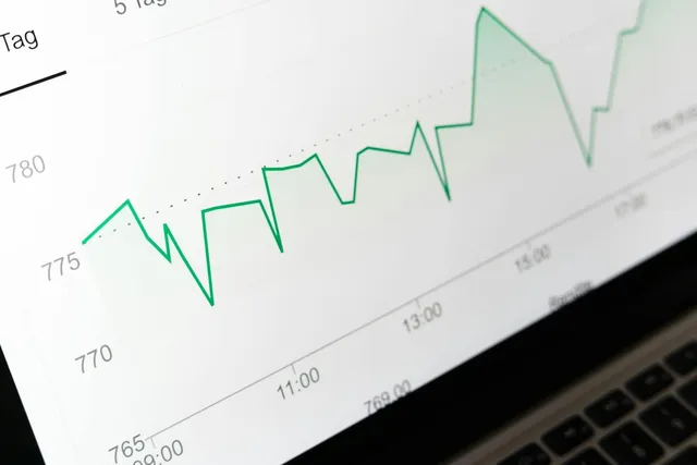 Pantalla mostrando una gráfica de línea con la evolución de un indicador a lo largo del día.